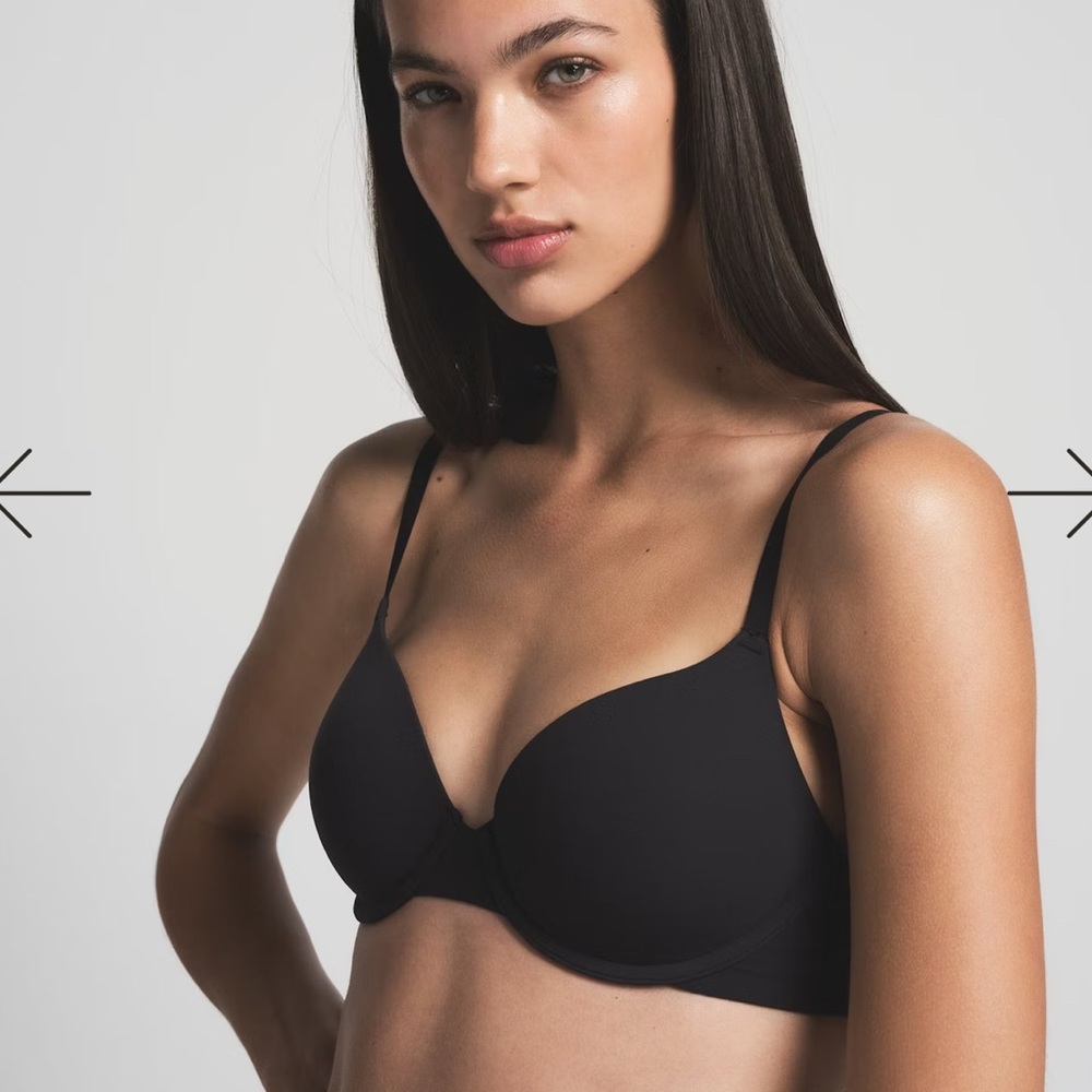 SKIMS FITS EVERYBODY T-SHIRT BRA ONYX / 34 / C